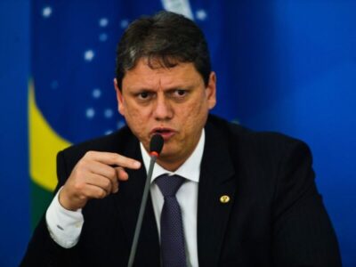 Tarcísio visita Bolsonaro e diz ter preocupação e consideração ao ex-presidente