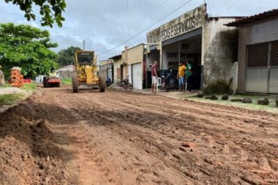 Governo do Estado em parceria com governo Calvet Filho incia os serviços de terraplanagem para pavimentação asfáltica na Travessa Tiradentes em Rosário