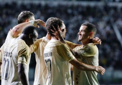 Vasco vira sobre o Bahia e se distancia da zona de rebaixamento do Brasileirão