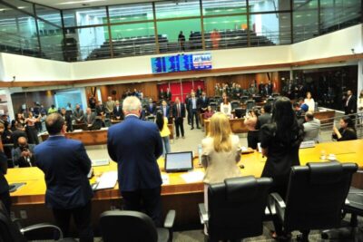 Assembleia Legislativa faz um minuto de silêncio em memória do pastor Cavalcante e policiais militares