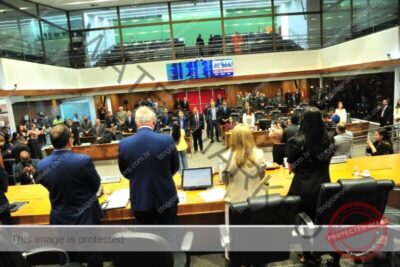 Assembleia Legislativa faz um minuto de silêncio em memória de pastor e policiais militares
