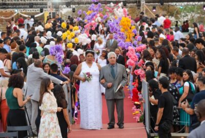 Primavera do Amor reúne 100 casais em casamento comunitário na Concha Acústica