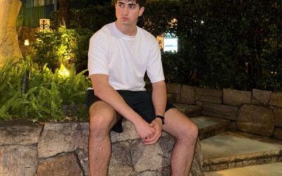 Aos 18 anos, jovem fatura US$ 1,4 milhão por mês com app de IA criado no quarto de casa