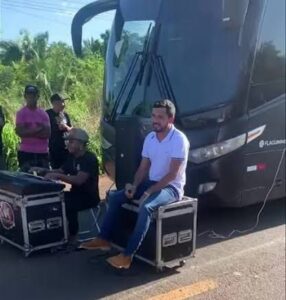 Cantor Flaguim Moral viaja 800 km para show em Timon, mas cancela apresentação após contratante não pagar cachê