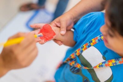 OMS rebate Trump e afirma que uso de paracetamol na gravidez não aumenta risco de autismo