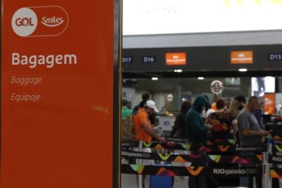 Aeroporto Santos Dumont fecha para limpeza da pista após vazamento