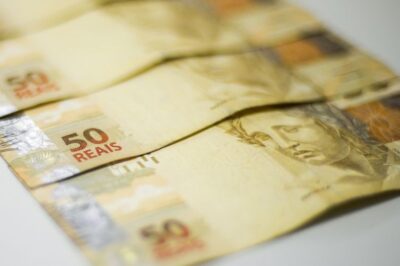 Arrecadação federal no ano supera 2024, apesar da queda em agosto