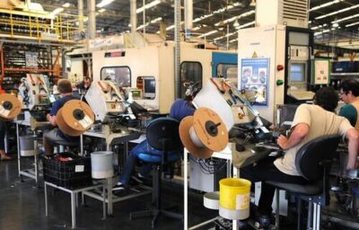 Reforma tributária aprovada na Câmara é primeiro passo para reindustrialização do país, avalia economista