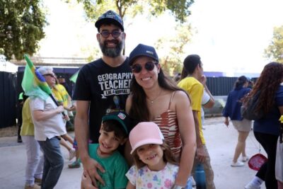 Brasileiros celebram soberania; Curupira e Zé Gotinha desfilaram