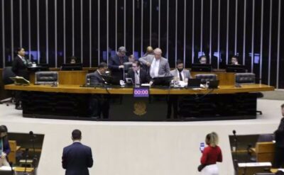Nova versão da PEC da Blindagem prevê foro privilegiado para presidentes de partido e aval para prisão em flagrante de parlamentar