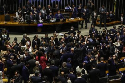 Lula se irrita com suplentes de Fufuca e ministros em votação da anistia