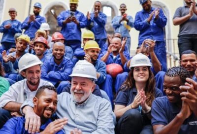 Queda no desemprego e recorde de formalidade mostram “Brasil mais forte”, diz Lula