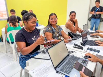 Cerca de 400 celulares são entregues em nova etapa de devolução do programa Meu Celular de Volta