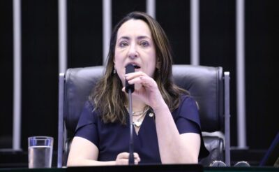 Comissão aprova projeto que permite ao fiador de contrato do Fies acessar extrato e quitar dívida