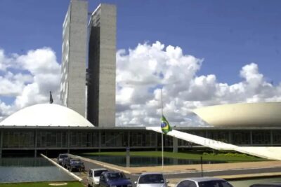 Brasileiros confiam mais no juiz de futebol do que em partidos, diz pesquisa Quaest
