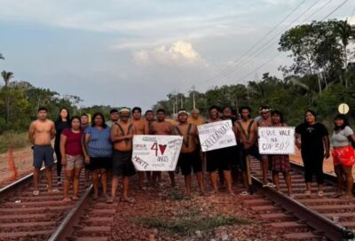 Protesto indígena interrompe viagem de trem de passageiros entre Parauapebas e São Luís