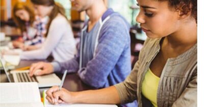 Diploma de ensino superior pode mais que dobrar salário no Brasil