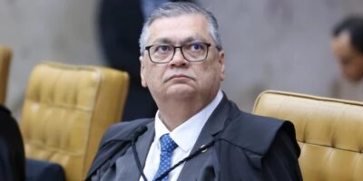 Flávio Dino suspende repasses de “emendas Pix” a nove municípios