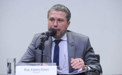 Especialistas afirmam que digitalização do comércio no BRICS deve manter dólar como referência