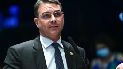Flávio Bolsonaro sobre voto de Moraes: “Parecia o líder do PT no STF”