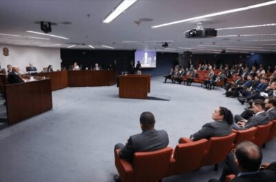 Sem Bolsonaro, direita desiste de assistir a julgamento in loco no STF