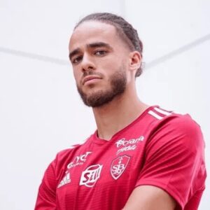 Santos fecha contratação de Billal Brahimi após um mês de avaliação