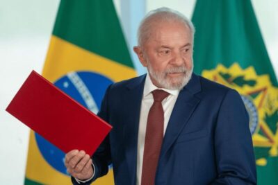 Lula diz que Bolsonaro “articulou tudo”, mas não teve coragem