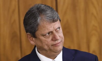 Moraes manda PGR se manifestar sobre pedido de investigação contra Tarcísio