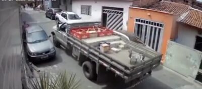 Motorista é preso após caminhão desgovernado matar duas crianças