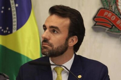 Polícia indicia deputado Lucas Bove por ameaça e violência psicológica