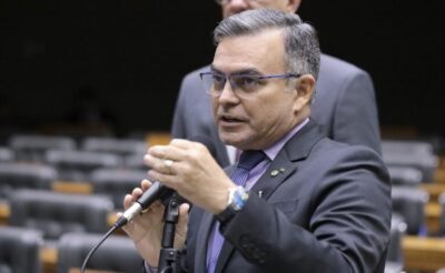 Comissão aprova protocolo para tratamento de vício em tecnologia pelo SUS