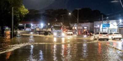 Fortes chuvas e rajadas de vento atingem o Rio Grande do Sul