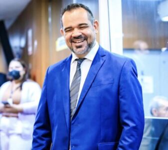 Irmãos, esposas, filhas, cunhadas, noras e até padrasto de prefeito, secretários e vereadores de Buriticupu ganham cargos na prefeitura