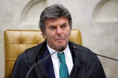 Fux vota para anular todo o processo por falta de competência do STF para julgar Bolsonaro e mais sete