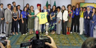 Lula vai encaminhar ao Congresso projeto que prioriza futebol feminino