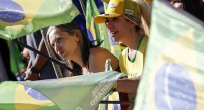 Público acompanha desfile cívico-militar aos gritos de “sem anistia”