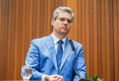 “Se não têm inteligência emocional, não subam à tribuna”, alerta Evangelista…