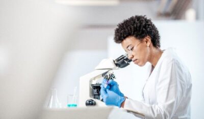 Tudo em um só lugar: Oncoclínicas combina patologia, genética e IA para agilizar diagnósticos de câncer
