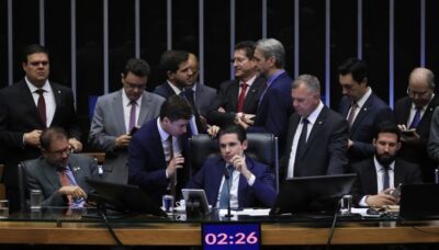 PEC da blindagem é aprovada por deputados e vai ao Senado