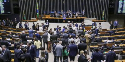 Câmara aprova urgência para projeto de anistia a golpistas