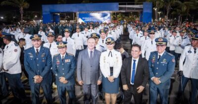 Governo promove mais de 200 bombeiros e a primeira coronel da corporação