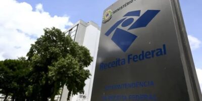 Adultos que moram com os pais serão notificados pela Receita Federal em 2026