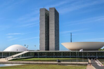 Senado aprova pena maior a quem fornecer drogas ou bebidas a menores