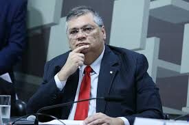 PF indicia mulher que hostilizou Flávio Dino durante voo de São Luís a Brasília
