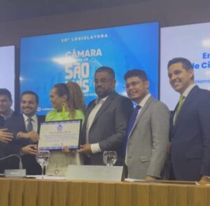 Cantora Anna Torres recebe título de cidadã ludovicense da Câmara de São Luís