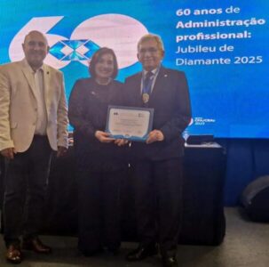 Médico e ex-reitor da UFMA Natalino Salgado é homenageado no Jubileu de Diamante da Administração no Brasil