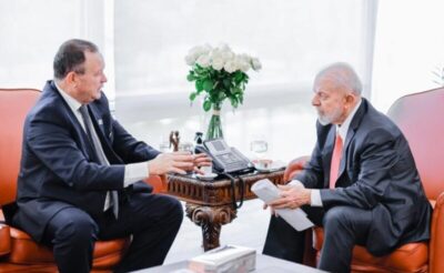 O recente escândalo dos áudios clandestinos envolvendo o governo Carlos Brandão (PSB) e seus ex-aliados no chamado campo dinista expôs o grau da relação que o governador busca com o presidente Luiz Inácio Lula da Silva (PT), em Brasília.  o entorno do presidente no Palácio é formado por gente mais próxima do chamado dinismo; nesse campo estão a ministra Gleisi Hoffmann e o presidente nacional do PT, Edinho Silva. Ligados mais diretamente aos remanescentes do governo Flávio Dino