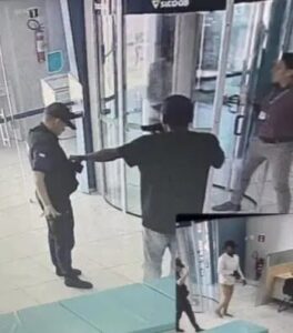 Dupla assalta agência do Sicoob em Itapecuru e foge levando dinheiro e carro do gerente