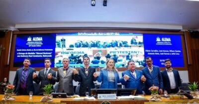 Uma sessão solene realizada pela Assembleia Legislativa do Maranhão, na tarde desta sexta-feira (31), no Plenário Nagib Haickel, marcou o Dia da Reforma Protestante e concedeu a Medalha Manuel Beckman aos pastores Flávio Carvalho de Araújo, Jefté Lima Cavalcante, José Cutrim Gomes e Wilson Dantas Ribeiro. A proposição foi da deputada Mical Damasceno (PSD), que presidiu o ato.