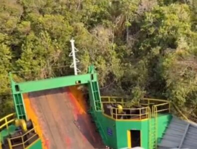 Ferryboat fica encalhado em ilha na costa maranhense com mais de 130 passageiros a bordo